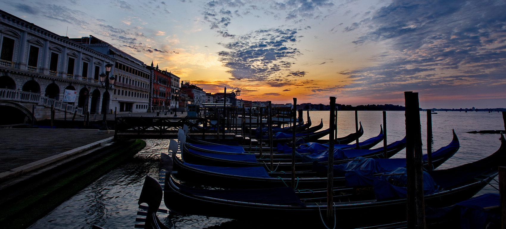 Venice gondola image photographed by Tracy Penn